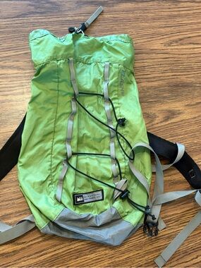 REI Bright Green Lightweight Daypack with Gray Accents